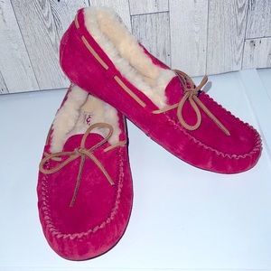 Brand new without tags women’s UGG Dakota Slippers